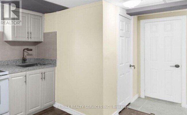 Photo du bâtiment - 368 Upper Kenilworth Ave