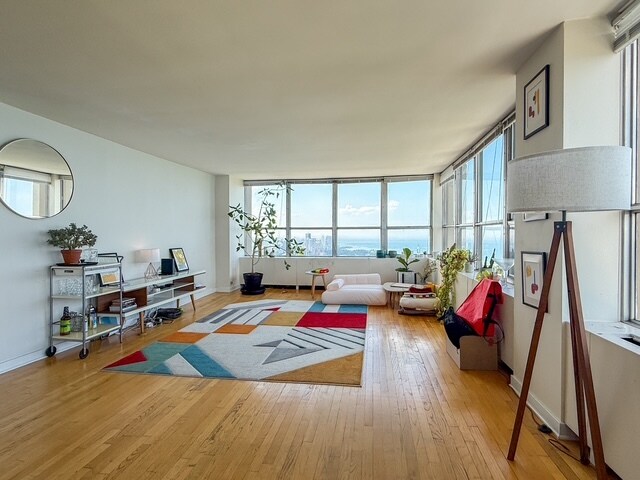 Foto del edificio - 655 W Irving Park Rd