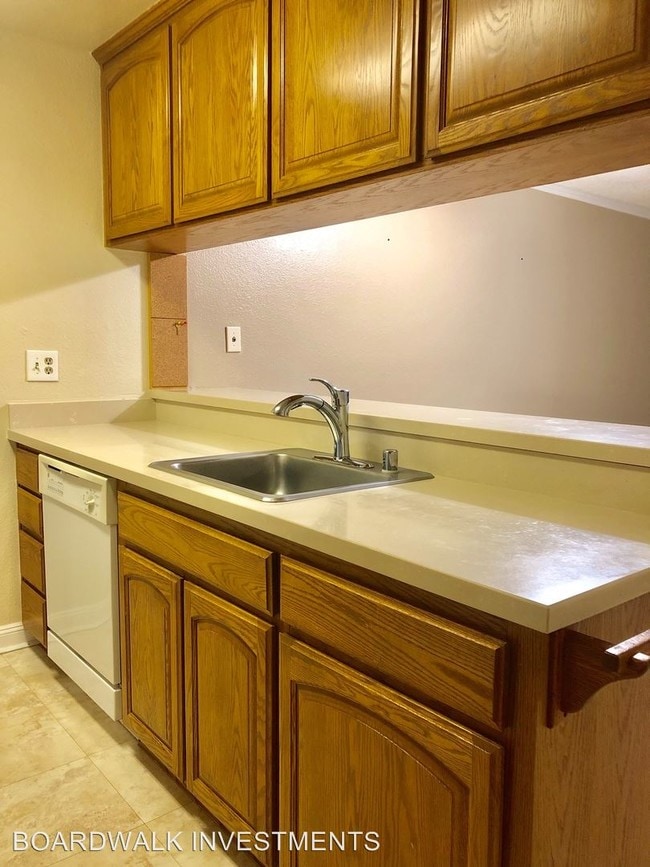 Building Photo - 1 br, 1 bath House - 8230 SHELTER CREEK LANE