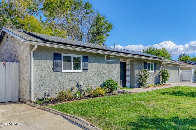 Building Photo - 2576 Avenida De Las Plantas