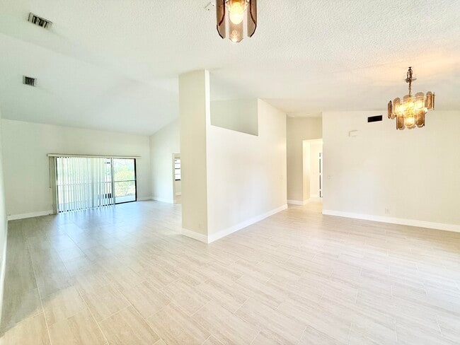 Building Photo - 8686 Eagle Run Dr