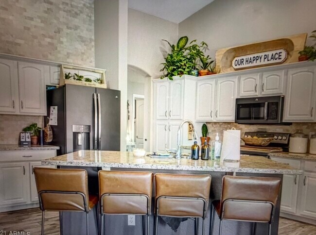 Cocina de cerca - 2913 E Runaway Bay Pl