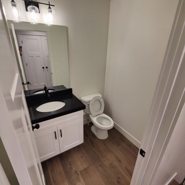 Foto del edificio - 682 E Benbrook Ln
