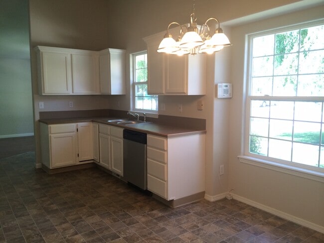 Building Photo - 497 E Baldwin St