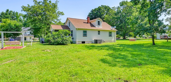 Building Photo - Room in House on Austin Dr
