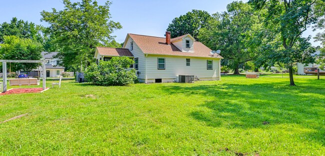 Foto del edificio - Room in House on Austin Dr