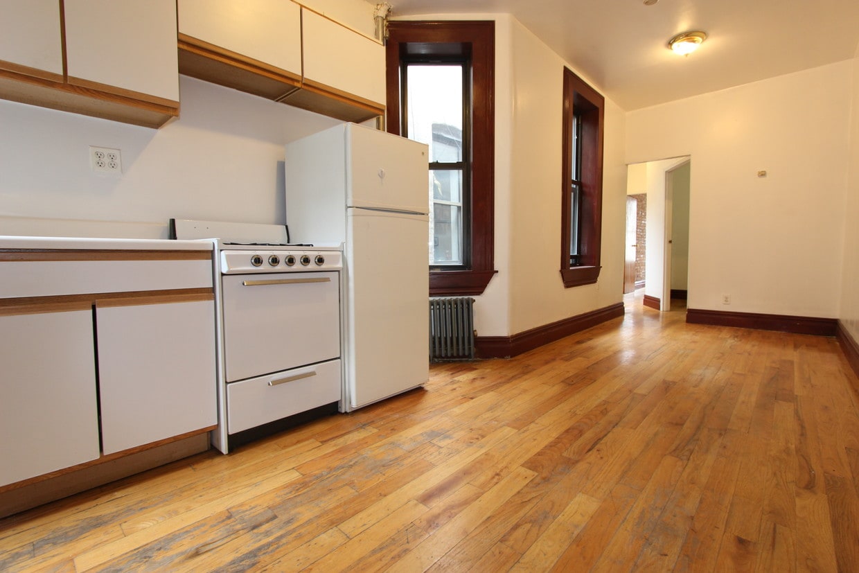 Primary Photo - 142 W 109th St