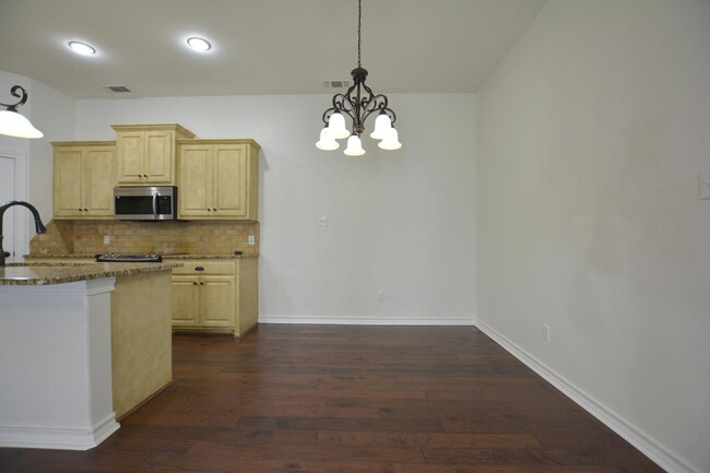 Building Photo - 6816 Oakridge Ave
