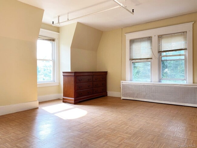 Foto del edificio - 15 Woodcrest Ave