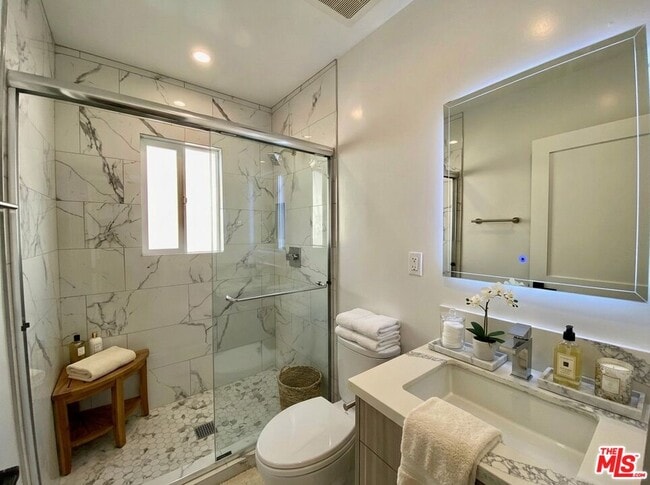 Building Photo - 3207 W 3rd St