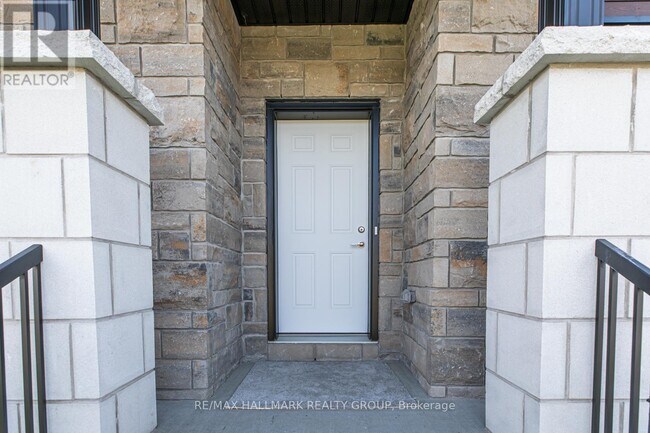 Building Photo - 61 Duncanville St