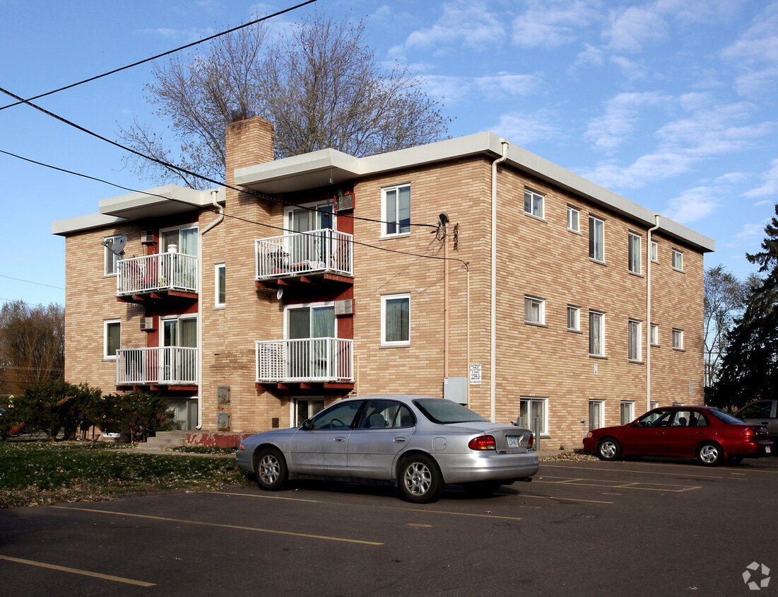 2210 South Ave E, Saint Paul, MN 55109 Apartments in Saint Paul, MN