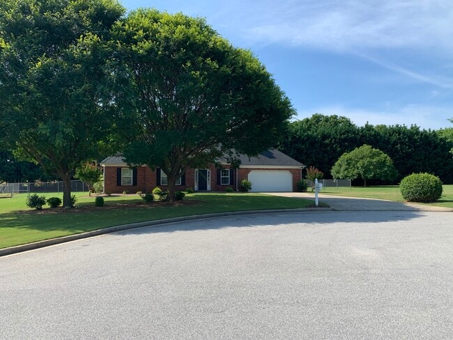 Photo - 209 Queens Ct House