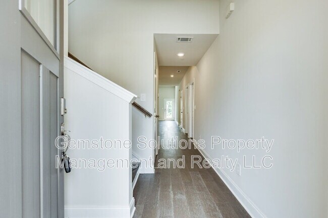 Foto del edificio - 204 Douglas Bend Rd