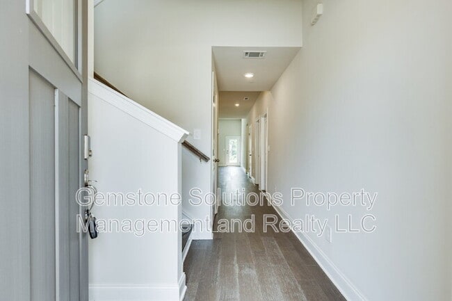 Building Photo - 204 Douglas Bend Rd