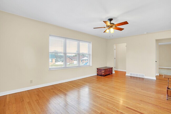 Foto del edificio - 2734 Yaeger Rd