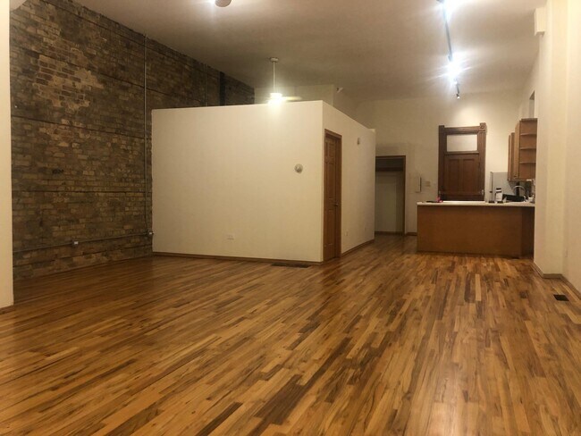 Foto del edificio - 2164 N Claremont Ave