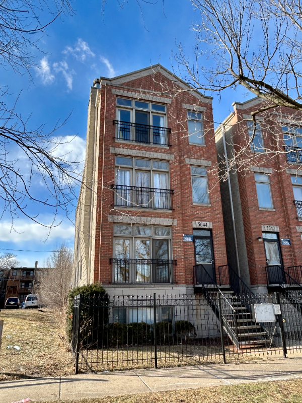 Foto principal - 5644 S Prairie Ave