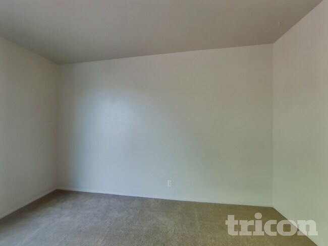 Foto del edificio - 4269 S Bluejay St