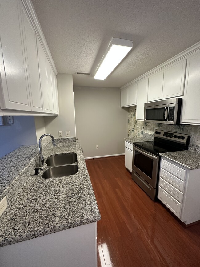 Building Photo - 4620 Lily Walk