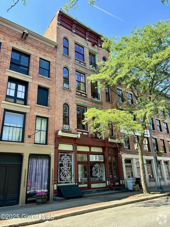 Building Photo - 169 River St