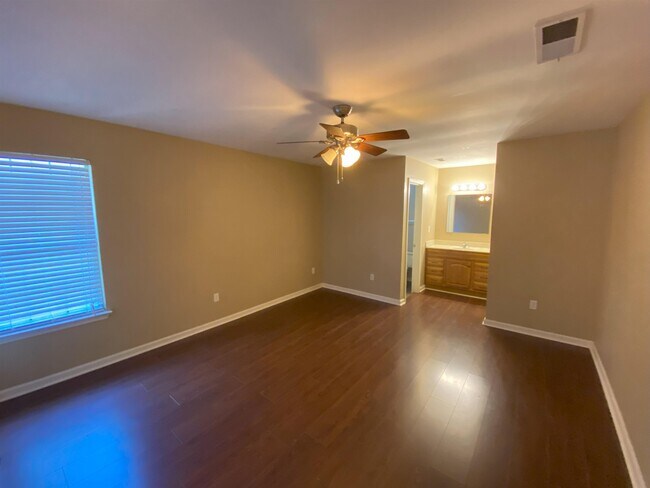 Foto del edificio - 6607 Sungate Dr S