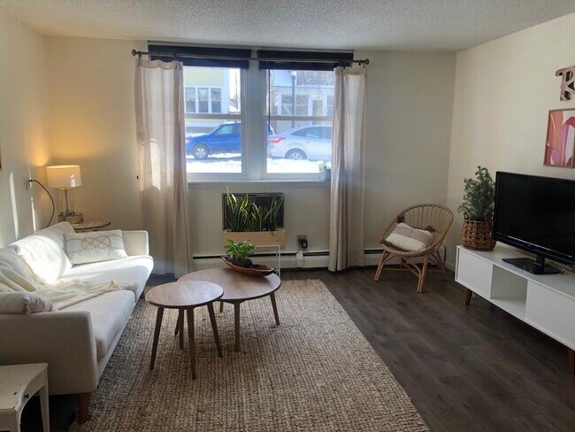 Foto del edificio - 2536 Dupont Ave S