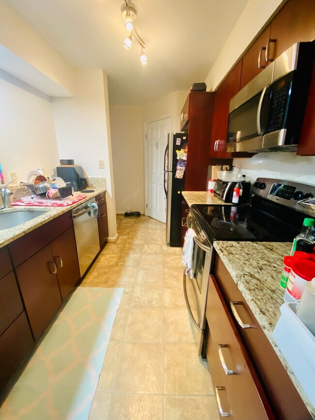 7713 Lafayette Forest Dr Unit 12, Annandale, VA 22003 Condo for Rent