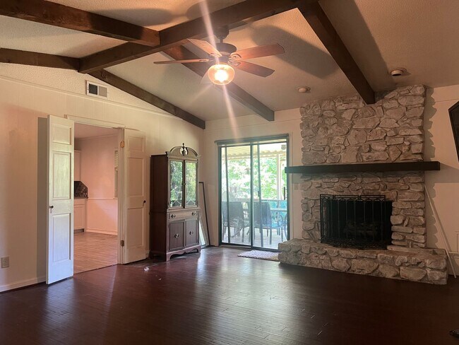Foto del edificio - 3010 Misty Ln