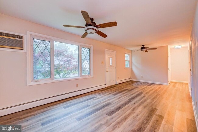 Building Photo - 402 Larchwood Ave