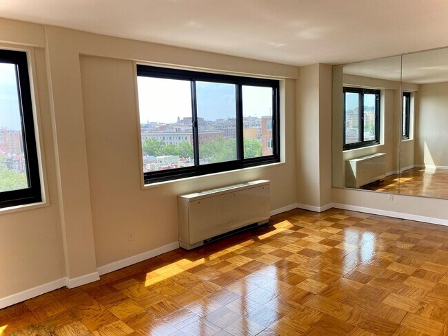 Building Photo - Fantastic Studio with a view in DuPont wit...