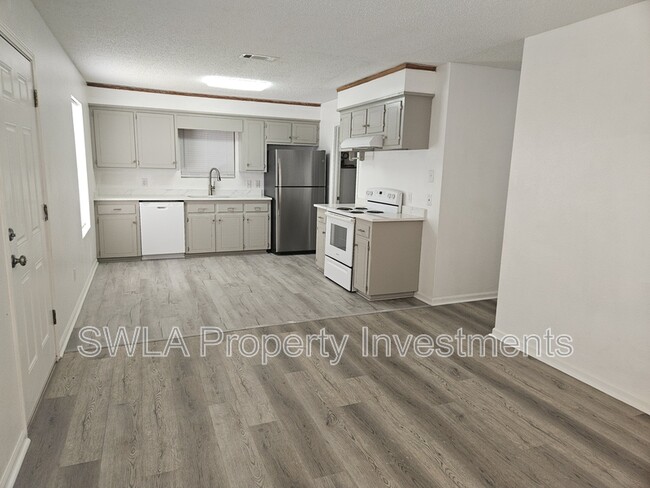 Building Photo - 1750 S Tallowood Dr