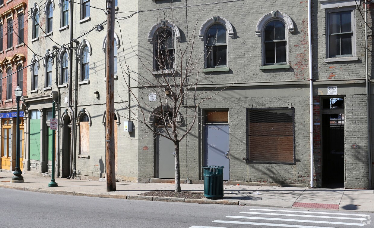 Building Photo - 167 E McMicken Ave