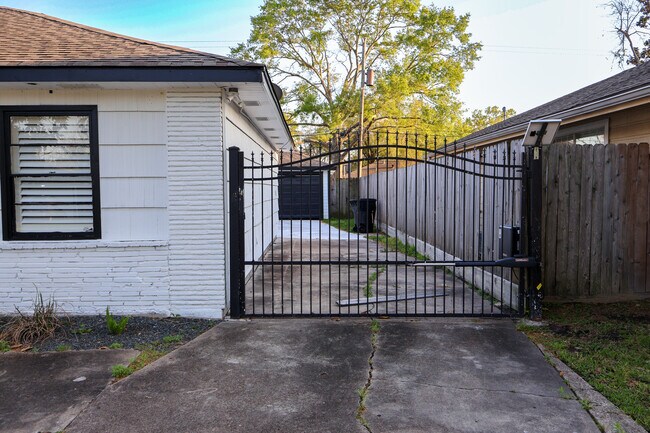 Foto del edificio - 9613 Westview Dr