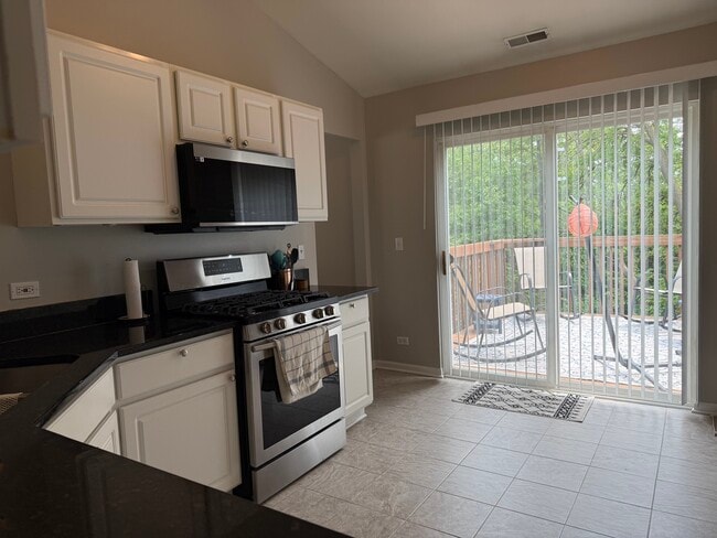 Kitchen - 3157 Bromley Ln