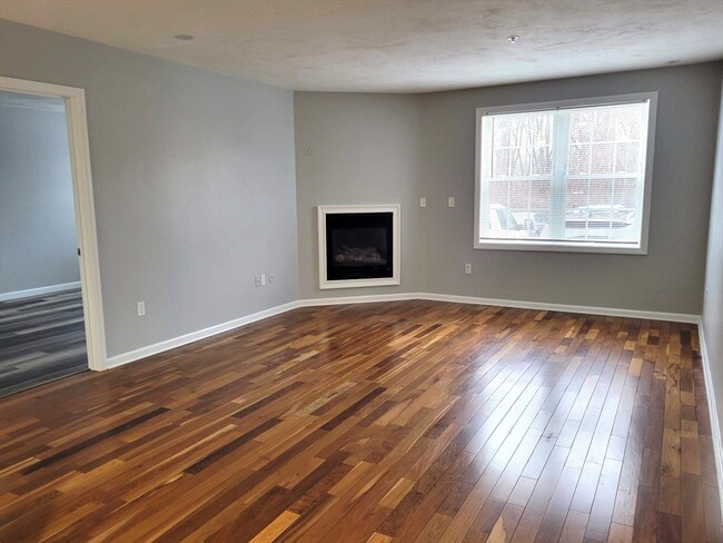 Building Photo - 70 Oak St Ext