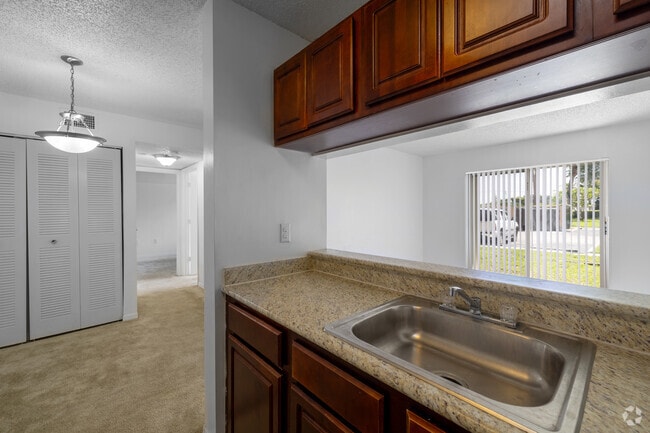 2BR, 1BA -755SF - Kitchen - Winchester Gardens