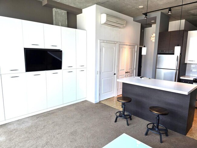 Foto del edificio - 851 W Front St