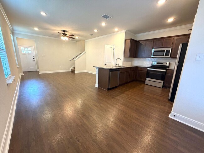 Foto del edificio - 3 bed 2.5 bath Duplex in a gated community