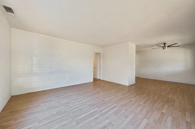 Building Photo - Charming 3-Bedroom Home with Spacious Yard...