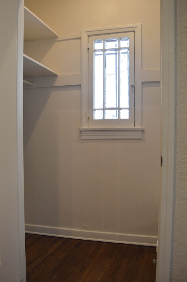 Foto del edificio - 1317 N Hayworth Ave