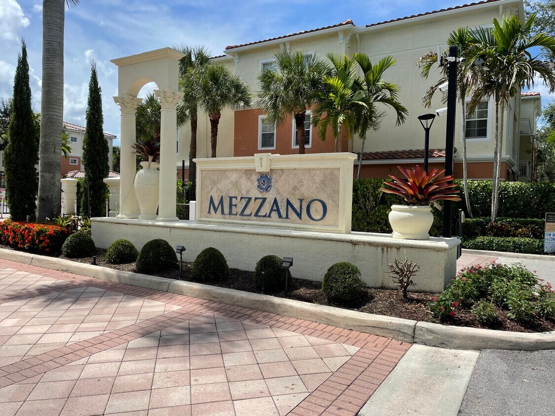 Foto principal - 9905 Baywinds Blvd