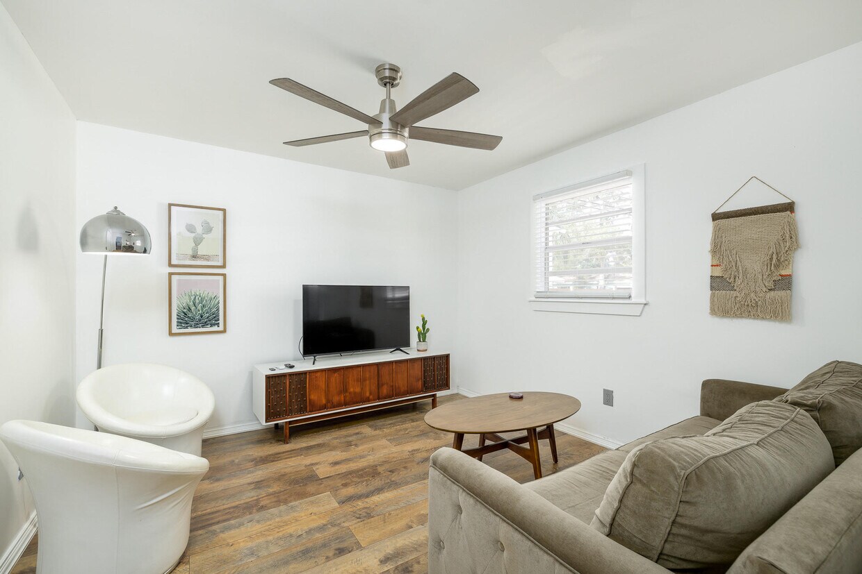 Foto principal - 527 Zanesville St S