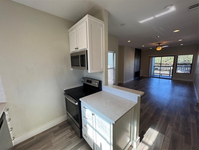 Building Photo - 2417 W Slaughter Ln