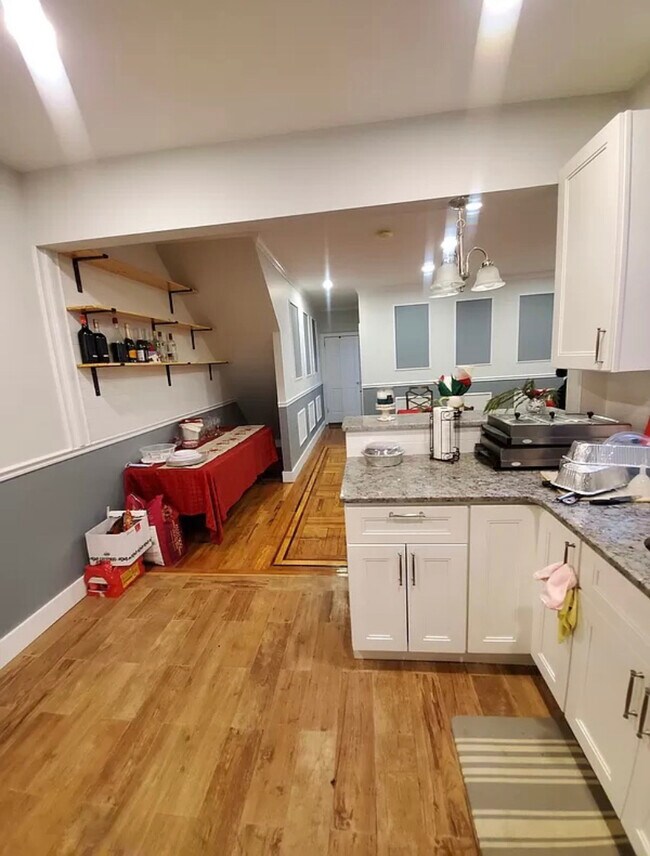 Foto del edificio - 1485 E 34th St