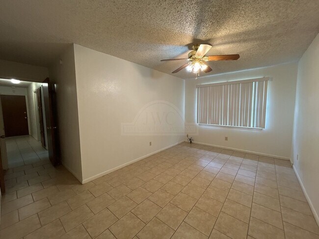 Building Photo - 2408 Carnation Dr