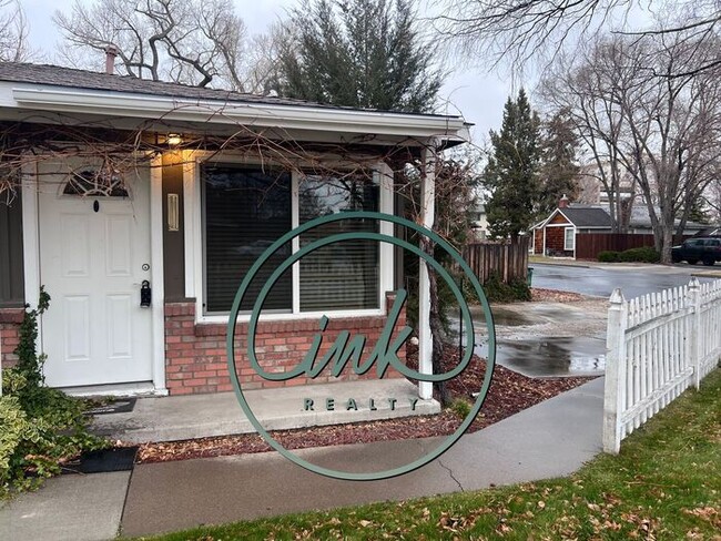 Building Photo - Duplex in Quiet Neighborhood