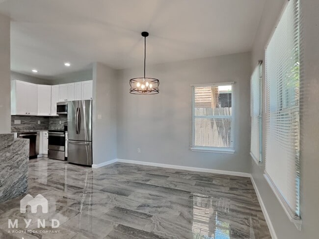 Building Photo - 310 Gabriel