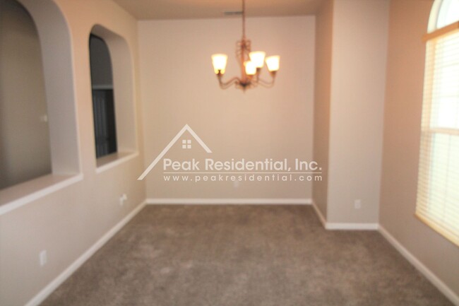 Foto del edificio - Spacious 4bd/3ba Elk Grove Home near Frank...