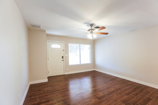 Building Photo - 746 E Huber St
